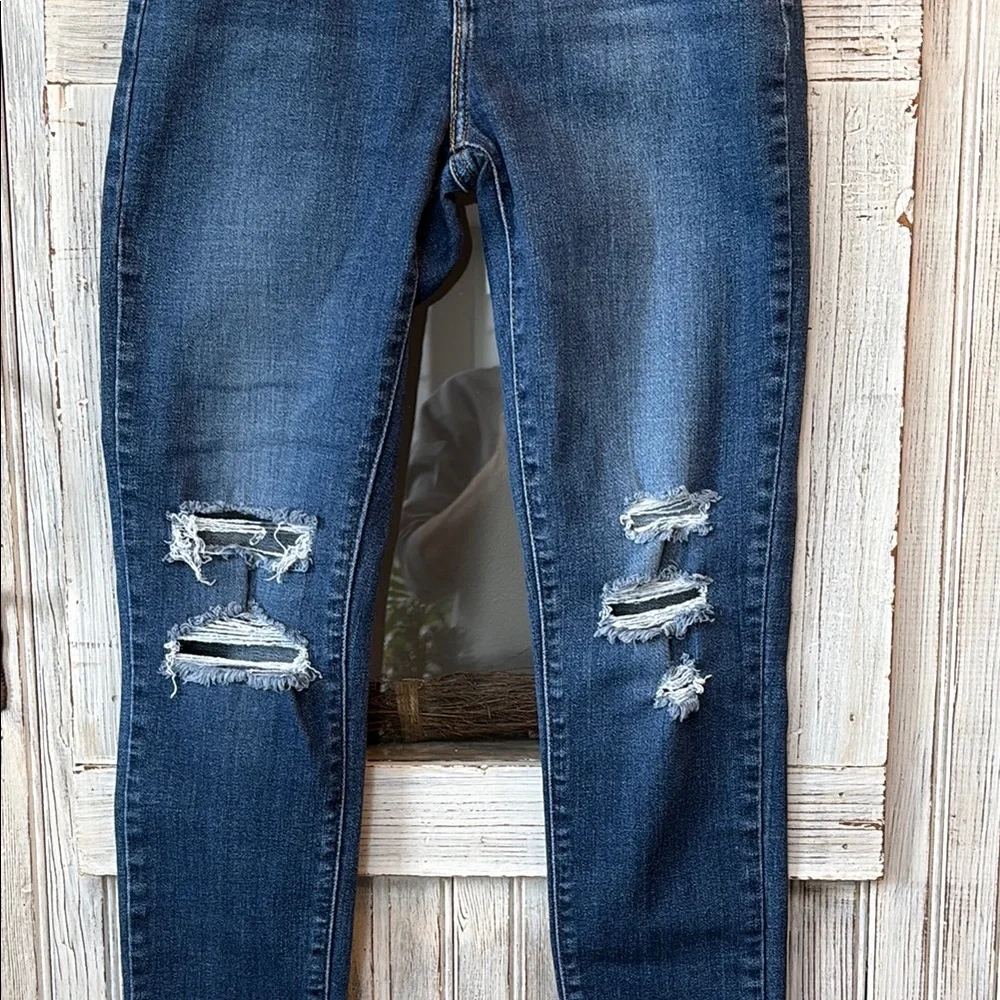Levi’s 721 High-Rise Skinny Distressed Jeans Size 25 EUC - Picture 2 of 9
